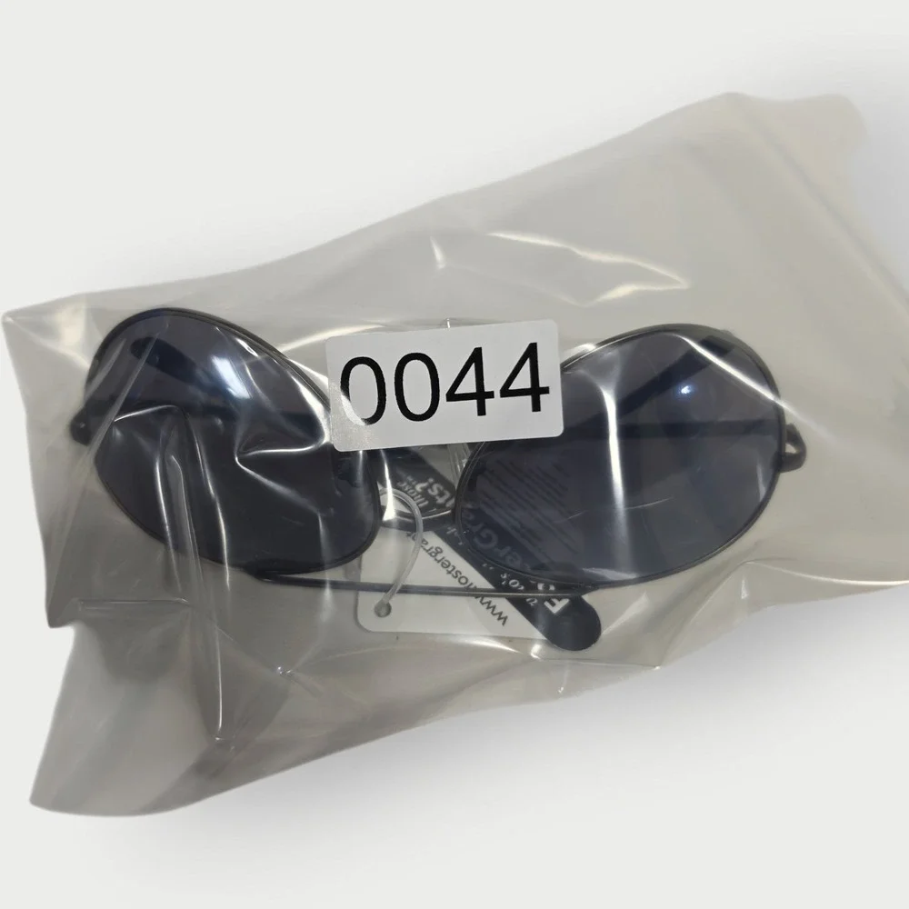 VINTAGE Foster Grant Aviator Sunglasses Black Metal Frame Gray Lenses New Tags‎